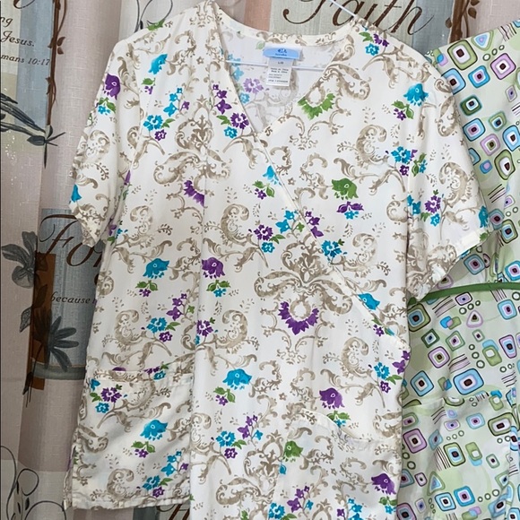 SB Scrubs Lot Sz Large - Picture 6 of 8